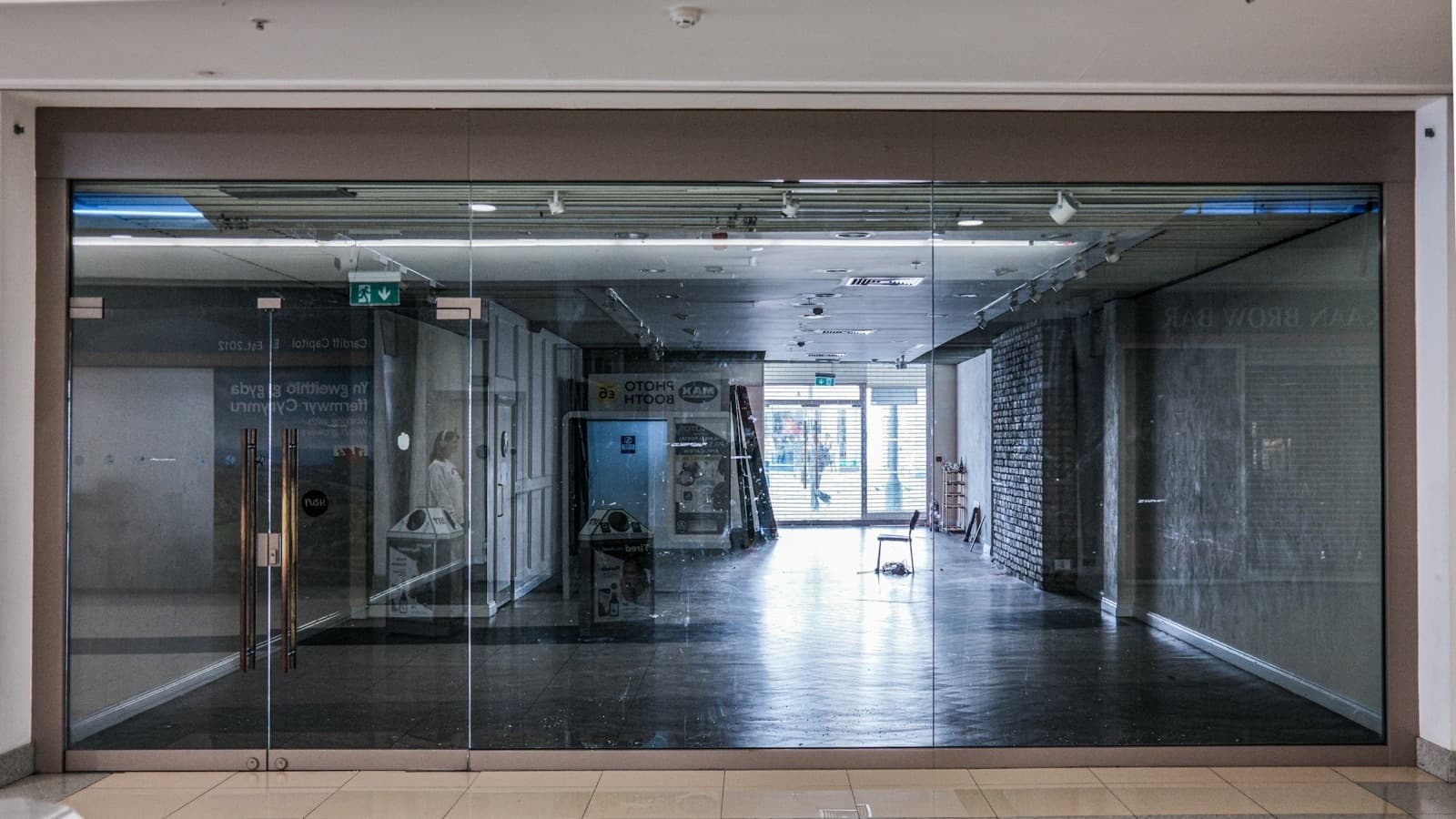 Glass shopfront with door, FabWise